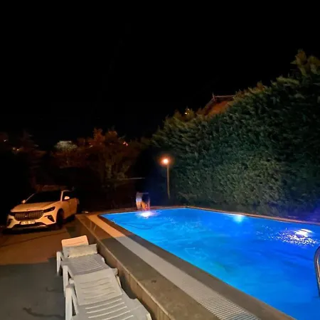 Beykozda Muestakil Havuzlu Villa *